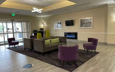 Photo 4 - La Quinta Inn & Suites by Wyndham Waxahachie
