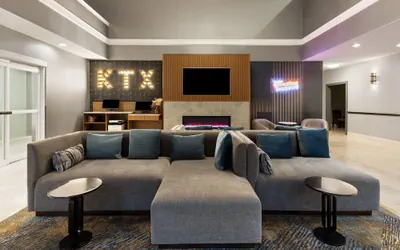 Photo 3 - La Quinta Inn & Suites by Wyndham-Brookshire-West Katy