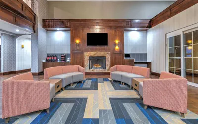 Photo 4 - La Quinta Inn & Suites by Wyndham Fort Worth NE Mall