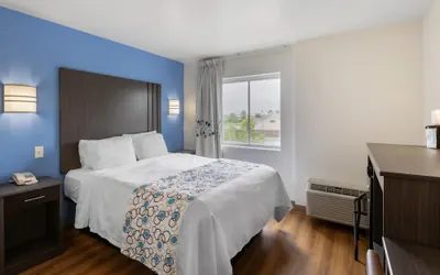 Photo 5 - SureStay Plus Hotel by Best Western Niagara Falls East