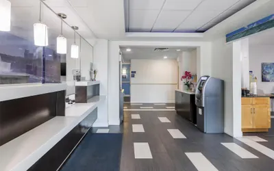 Photo 2 - SureStay Plus Hotel by Best Western Niagara Falls East