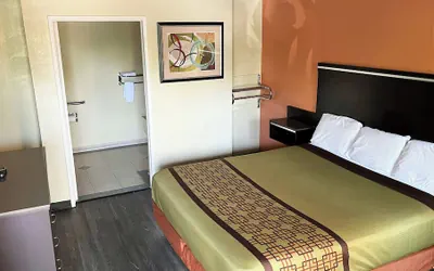Photo 5 - Rivera Inn & Suites Motel Pico Rivera