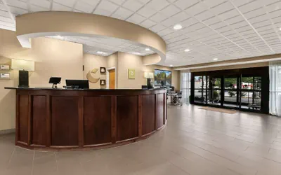 Photo 5 - Comfort Suites Commerce