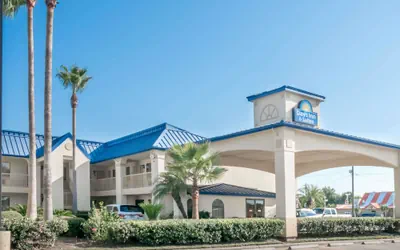 Photo 2 - Days Inn & Suites by Wyndham Winnie