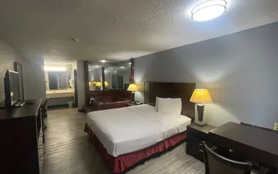Photo 5 - Days Inn & Suites by Wyndham Winnie