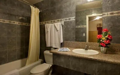 Photo 2 - Palace Inn Oxnard