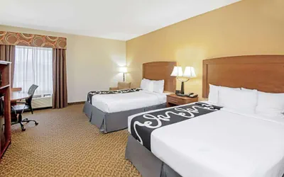 Photo 4 - La Quinta Inn & Suites by Wyndham Lawton / Fort Sill