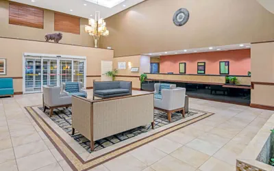 Photo 3 - La Quinta Inn & Suites by Wyndham Lawton / Fort Sill