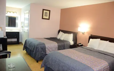 Photo 4 - Flamingo Motel