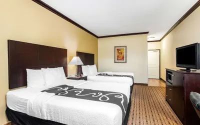 Photo 5 - La Quinta Inn & Suites by Wyndham Ennis