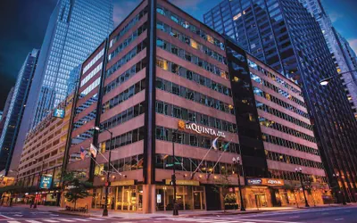 Photo 2 - La Quinta Inn & Suites by Wyndham Chicago Downtown
