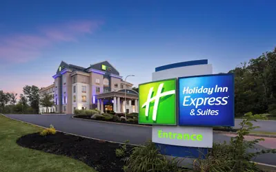 Photo 2 - Holiday Inn Express Hotel & Suites Hamburg by IHG
