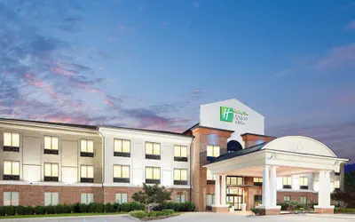 Photo 2 - Holiday Inn Express & Suites Salem by IHG