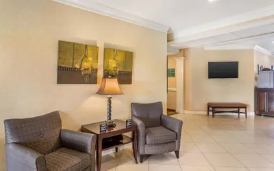 Photo 4 - Best Western Plus Valdosta Hotel & Suites