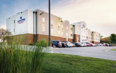 Photo 2 - Candlewood Suites Bellevue by IHG