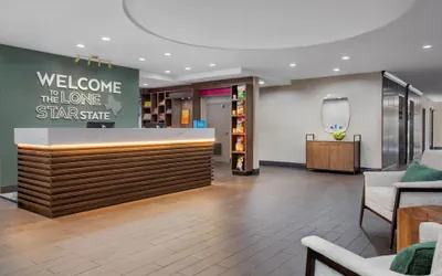 Photo 2 - Hampton Inn & Suites Dallas Arlington N Entertainment Dist.