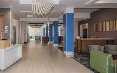 Photo 4 - Holiday Inn Express Hotel & Suites Houston-Alvin by IHG