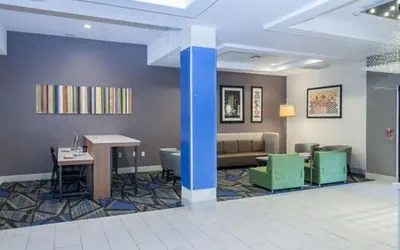 Photo 5 - Holiday Inn Express Hotel & Suites Houston-Alvin by IHG