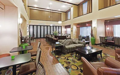 Photo 2 - Hampton Inn and Suites Dumas