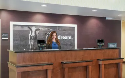 Photo 5 - Hampton Inn Richmond Airport