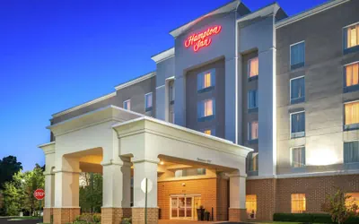 Photo 2 - Hampton Inn Richmond Airport