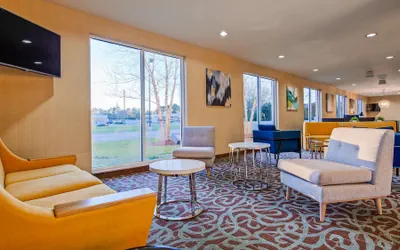 Photo 4 - Best Western Dothan Inn & Suites