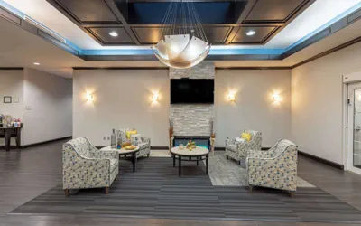 Photo 4 - La Quinta Inn & Suites by Wyndham Mt. Pleasant