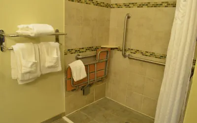 Photo 4 - Holiday Inn Express Waterloo Cedar Falls by IHG