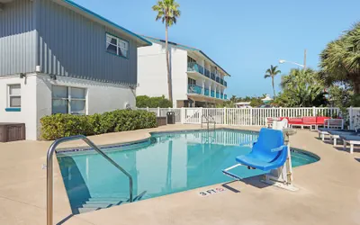Photo 2 - The Royal Inn Beach Hotel Hutchinson Island