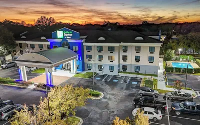 Photo 2 - Holiday Inn Express & Suites Jacksonville - Atlantic Beach by IHG
