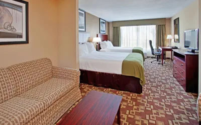 Photo 5 - Holiday Inn Express Hotel and Suites St. Charles by IHG