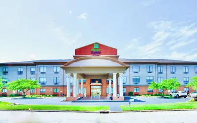 Holiday Inn Express Hotel and Suites St. Charles by IHG