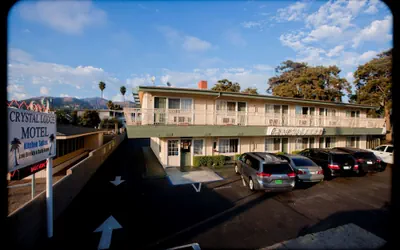Photo 2 - Crystal Lodge Motel