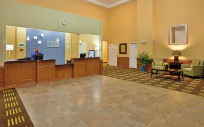 Photo 3 - Holiday Inn Express Hotel & Stes Kansas City Sports Complex by IHG