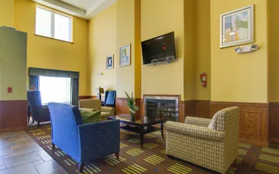 Photo 4 - Holiday Inn Express Hotel & Stes Kansas City Sports Complex by IHG