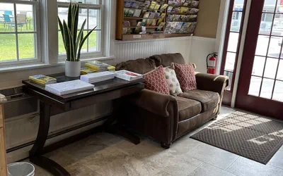 Photo 3 - Colonial Motel