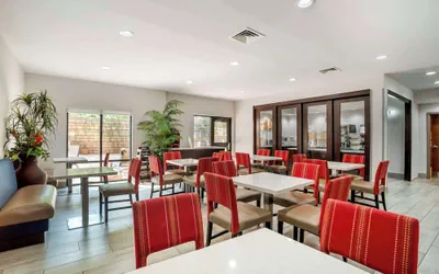 Photo 2 - Comfort Suites At WestGate Mall