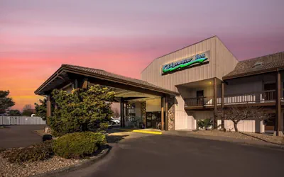 Photo 2 - Edgewater Inn and Suites, an Ascend Collection Hotel