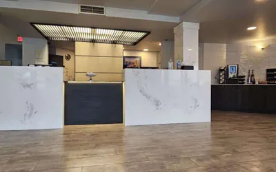 Photo 3 - Edgewater Inn and Suites, an Ascend Collection Hotel