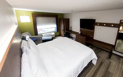 Photo 5 - Holiday Inn Express Hotel and Suites Statesville by IHG