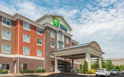 Photo 2 - Holiday Inn Express Hotel and Suites Statesville by IHG