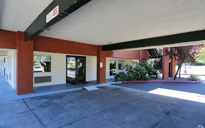 Photo 4 - Olympic Inn & Suites