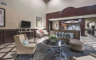 Photo 5 - La Quinta Inn & Suites by Wyndham DFW Airport West - Euless