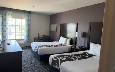 Photo 2 - La Quinta Inn & Suites by Wyndham DFW Airport West - Euless