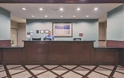 Photo 3 - La Quinta Inn & Suites by Wyndham DFW Airport West - Euless