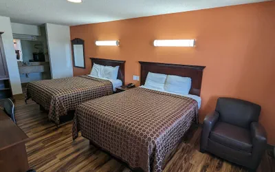 Photo 4 - Hillcrest Inn & Suites