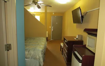 Photo 4 - First Western Inn Caseyville