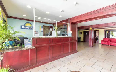 Photo 2 - Days Inn by Wyndham Oklahoma City/Moore