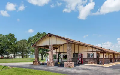 Photo 2 - Americas Best Value Inn Chanute