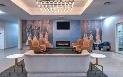 Photo 5 - La Quinta Inn & Suites by Wyndham Decatur